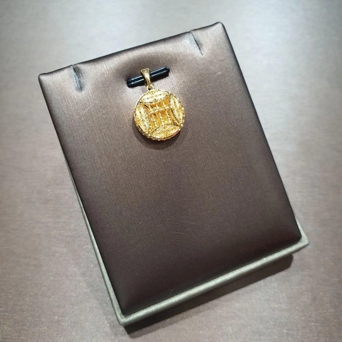 22k / 916 Gold Coin Abacus Pendant by Best Gold Shop