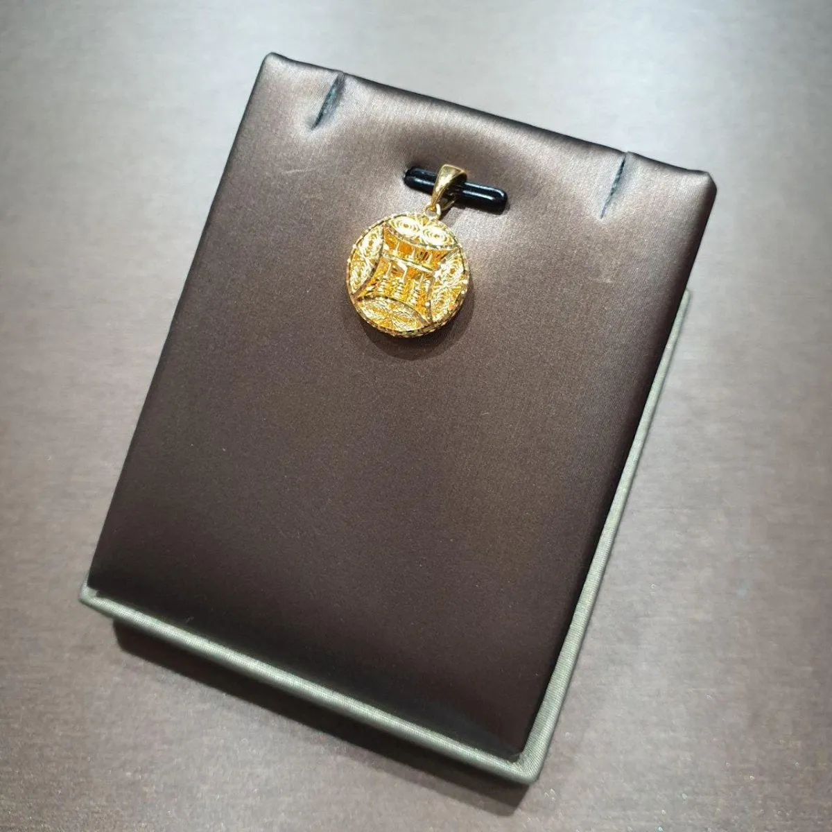 22k / 916 Gold Coin Abacus Pendant by Best Gold Shop