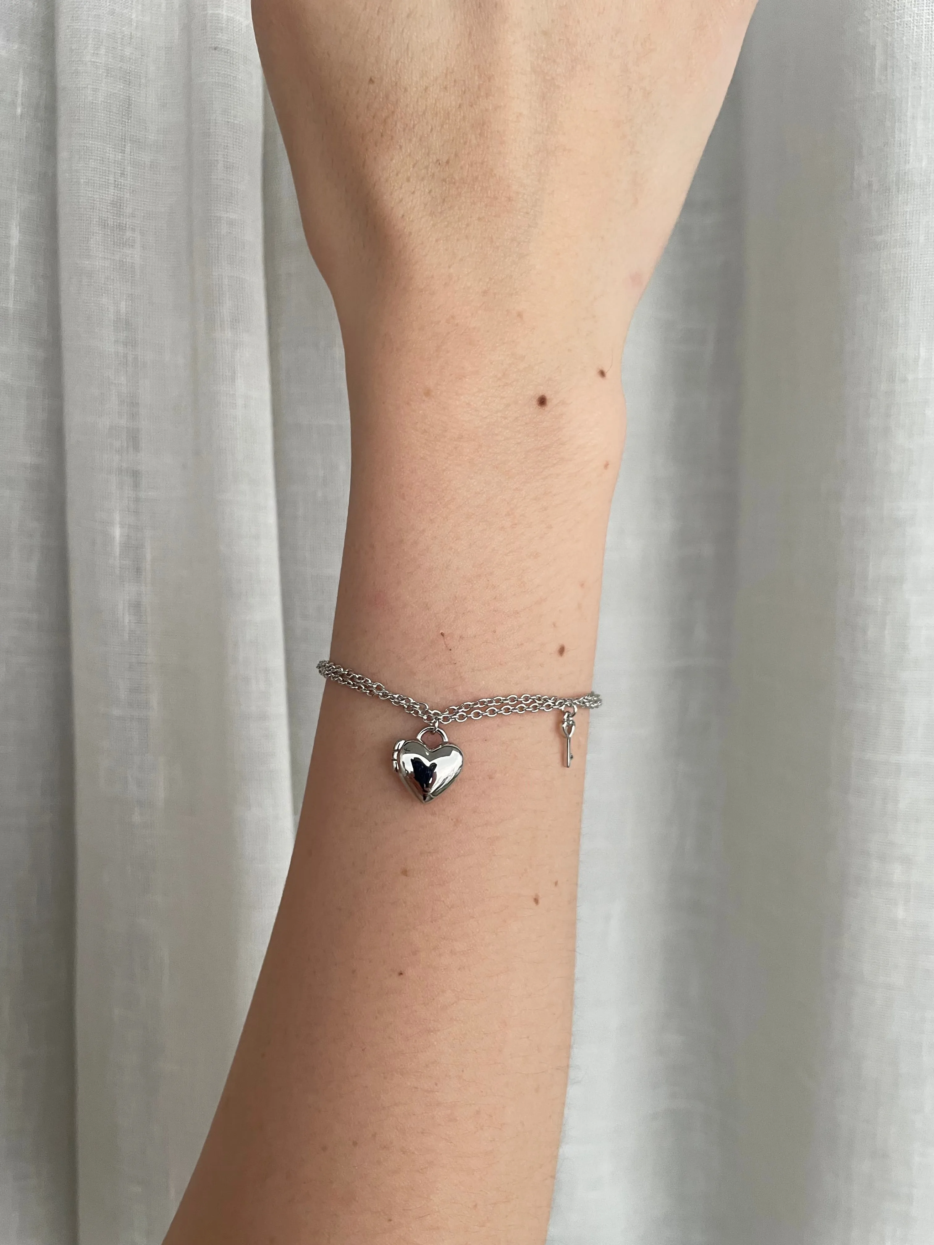 Heart Padlock Bracelet (Cable Chain) in Silver