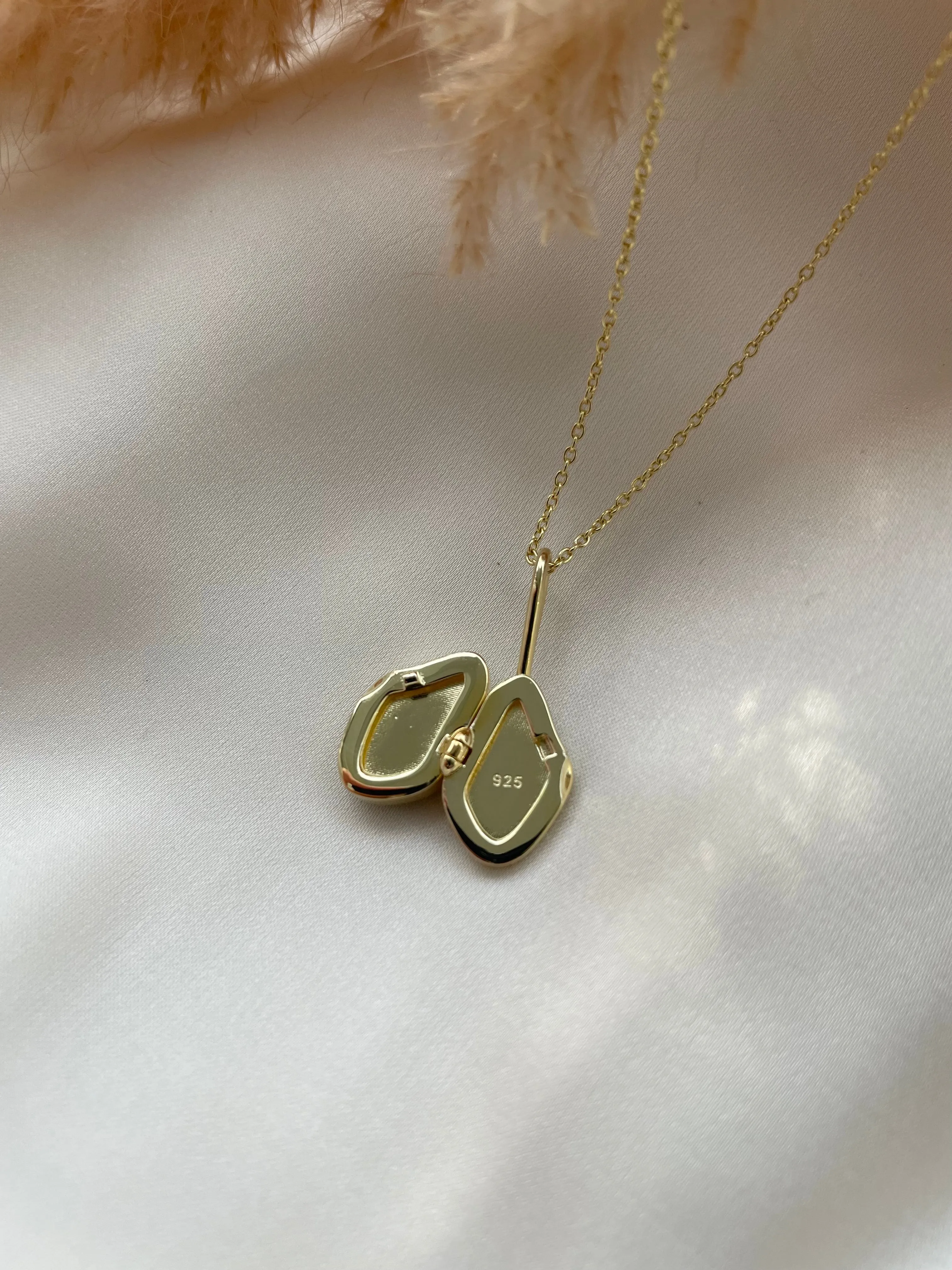 (PREORDER) Islet Locket in Gold Vermeil with Green Onyx