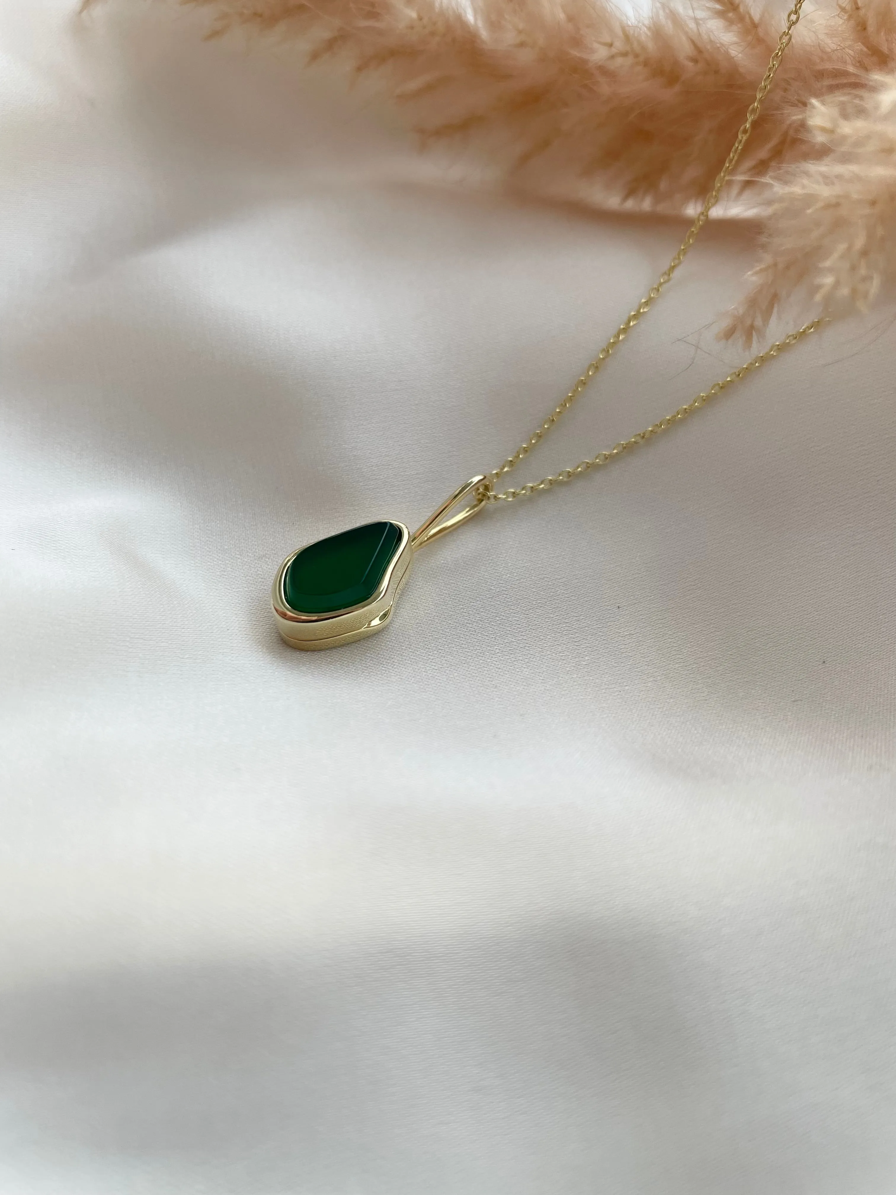 (PREORDER) Islet Locket in Gold Vermeil with Green Onyx