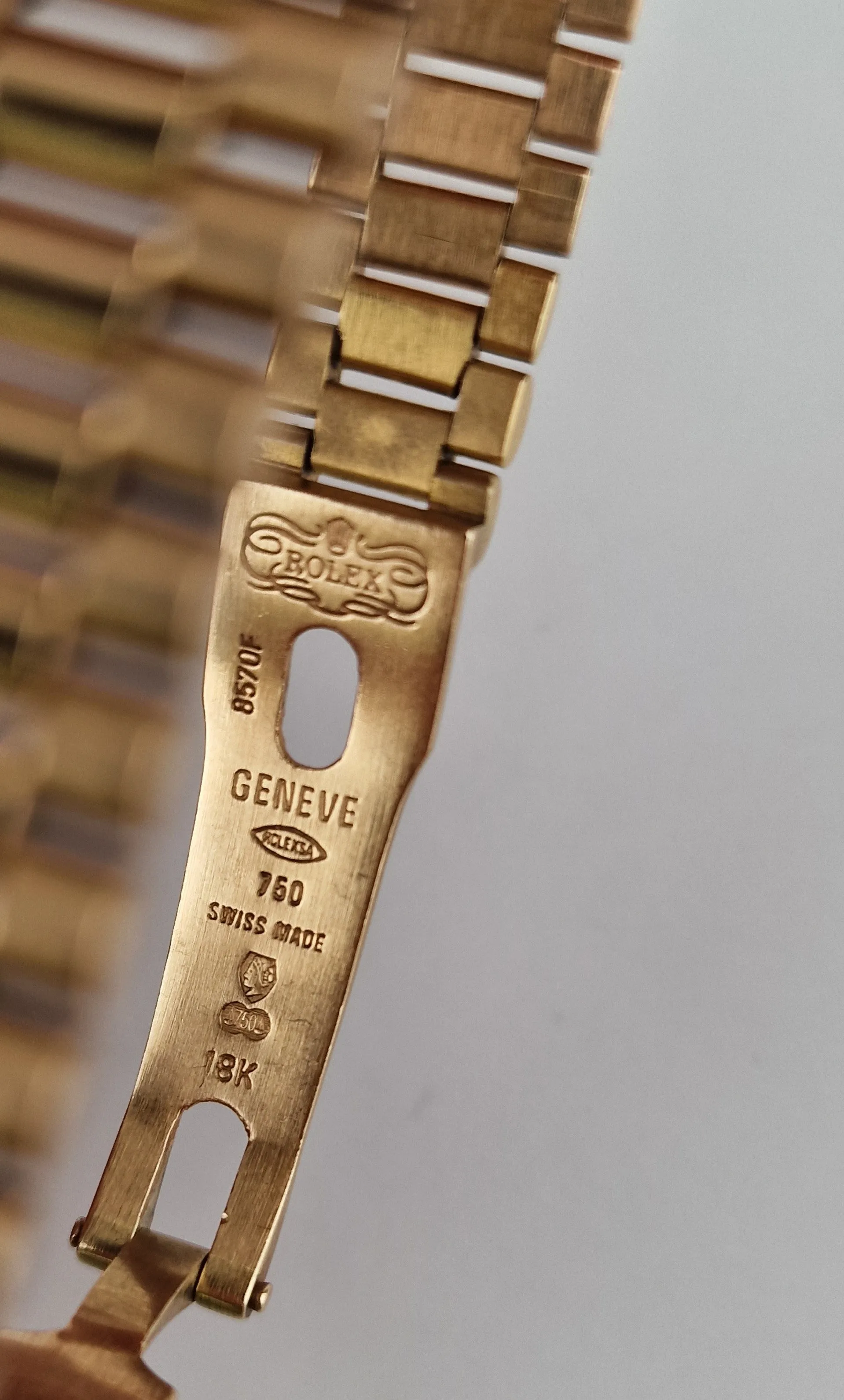 Rolex 18k Yellow Gold 26mm Lady President Datejust Diamond Bezel Tahitian MOP Diamond Dial Automatic Movement Mother of Pearl Watch - Rolex 6917