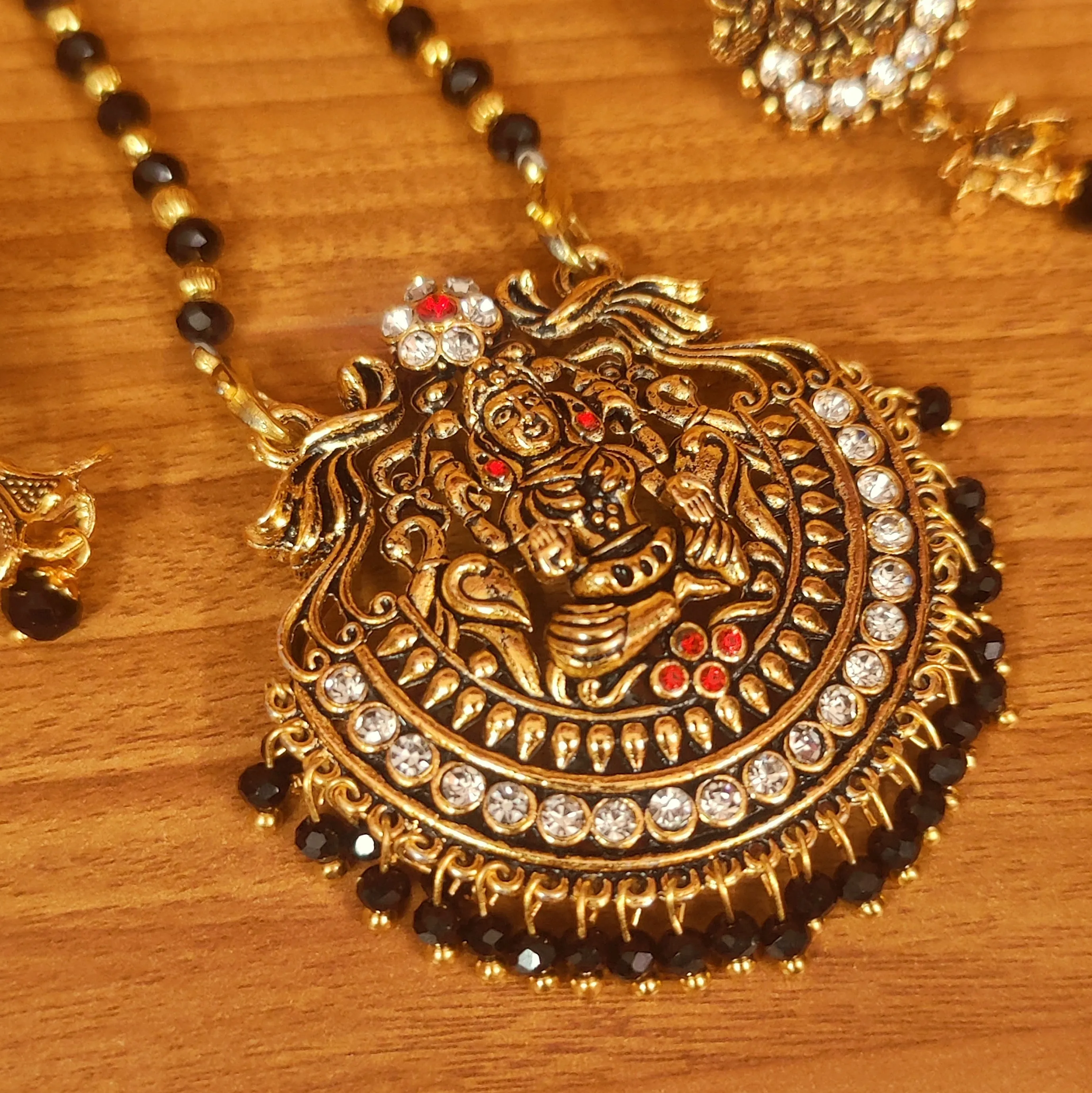 TEMPLE LOOK ZIRCON STUDDED BLACK PENDANT SET