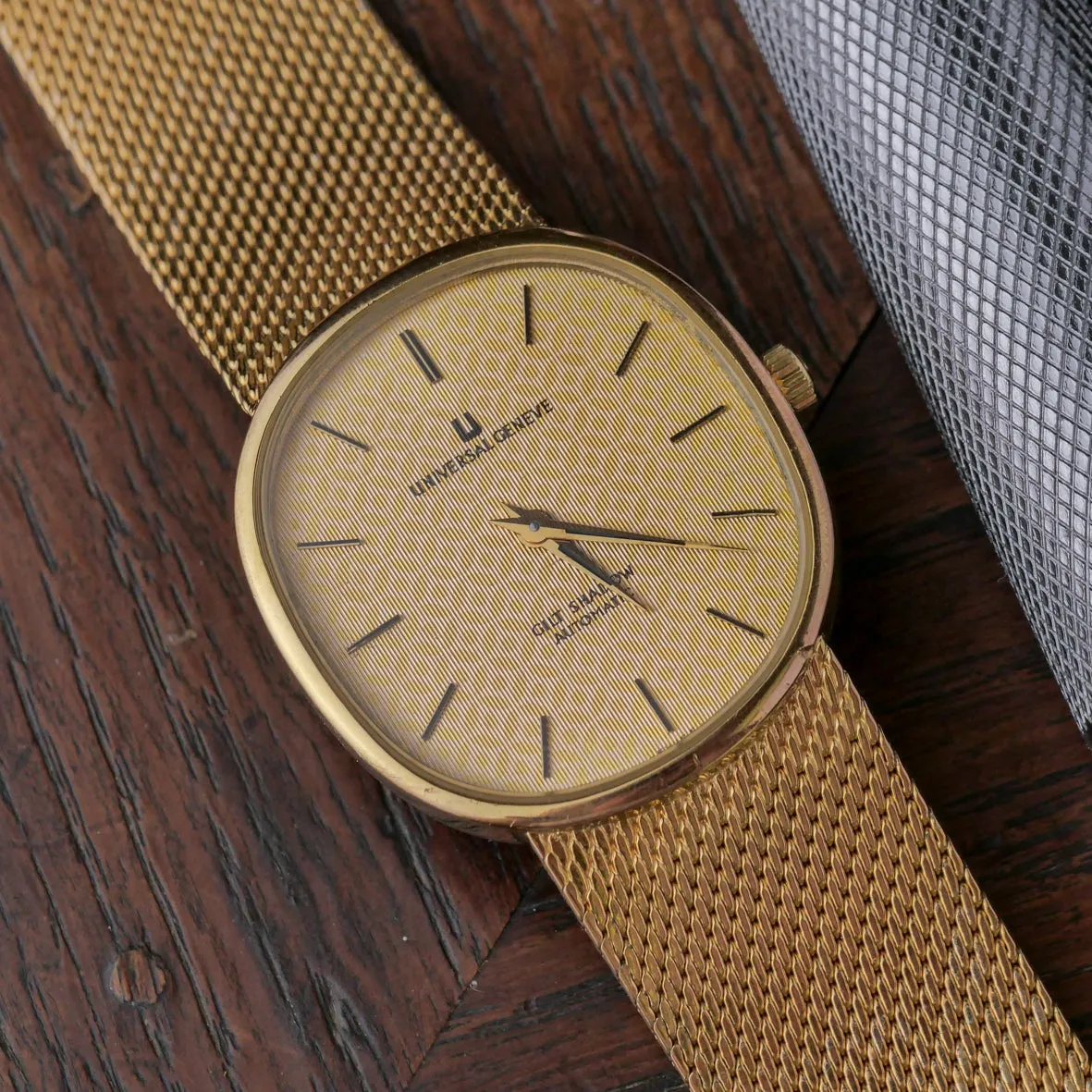 UNIVERSAL GENÈVE MICROTOR GILT SHADOW AUTOMATIC 10 MICRONS GOLD PLATING REF. 566051