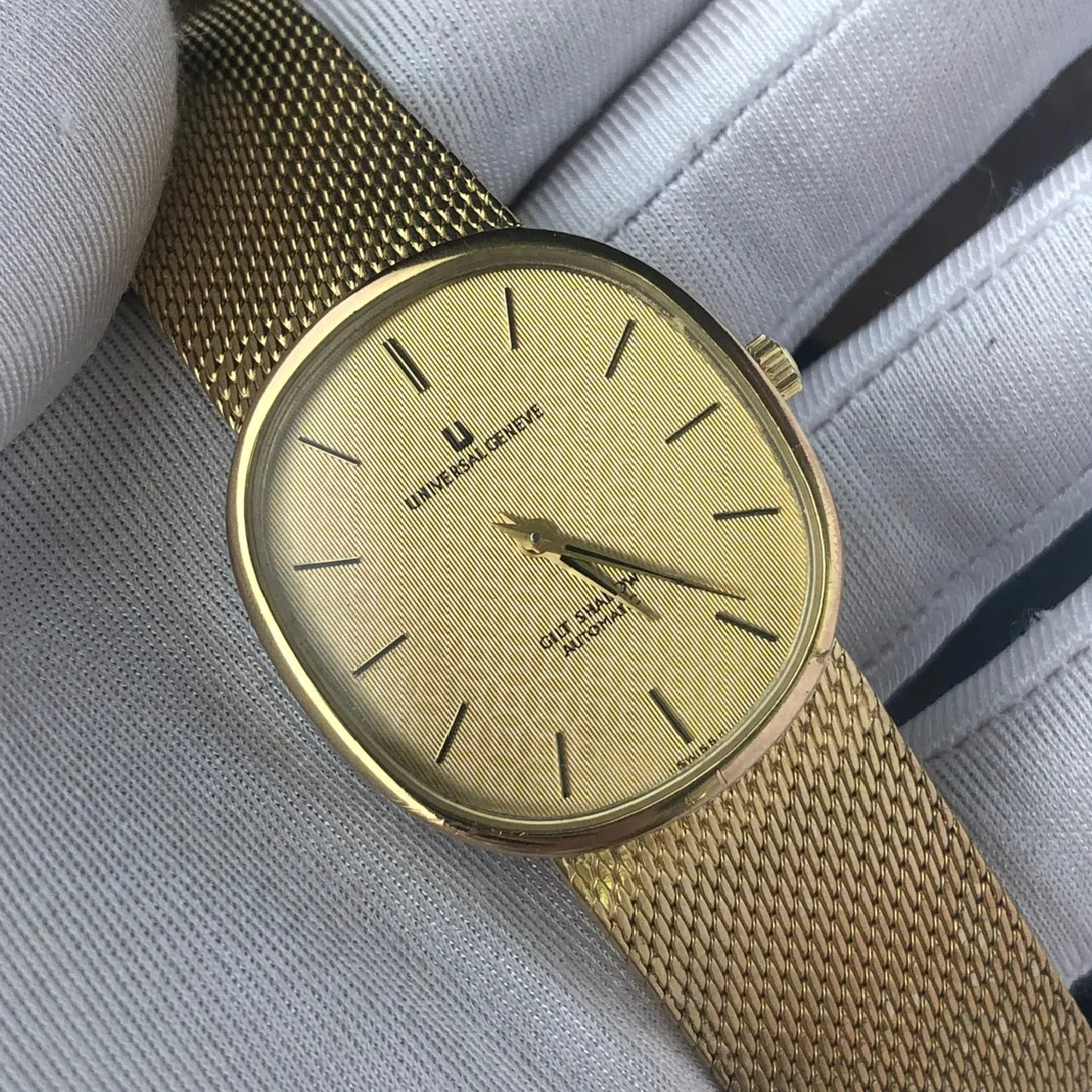 UNIVERSAL GENÈVE MICROTOR GILT SHADOW AUTOMATIC 10 MICRONS GOLD PLATING REF. 566051