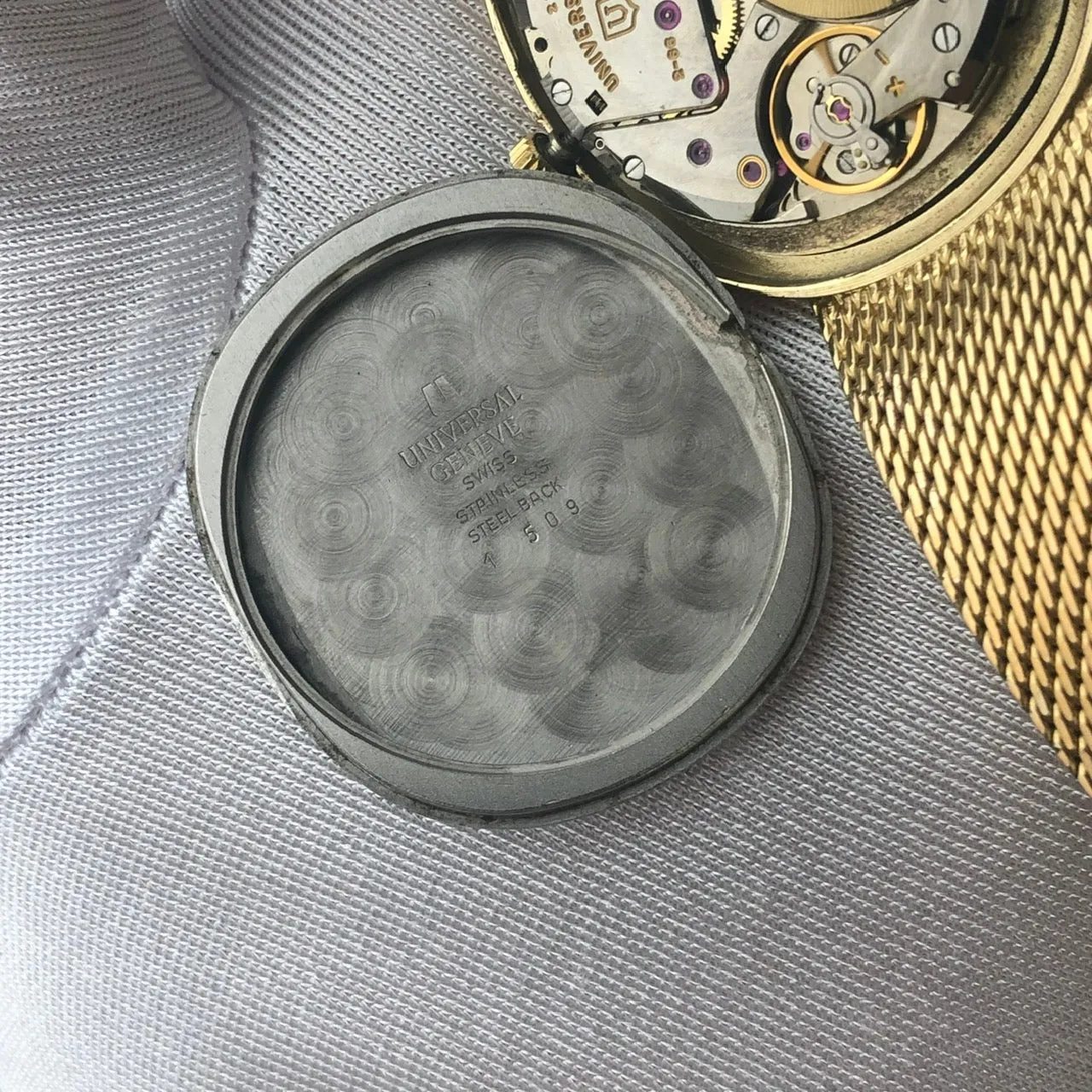 UNIVERSAL GENÈVE MICROTOR GILT SHADOW AUTOMATIC 10 MICRONS GOLD PLATING REF. 566051