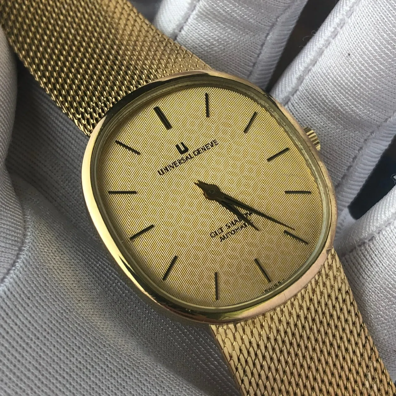 UNIVERSAL GENÈVE MICROTOR GILT SHADOW AUTOMATIC 10 MICRONS GOLD PLATING REF. 566051