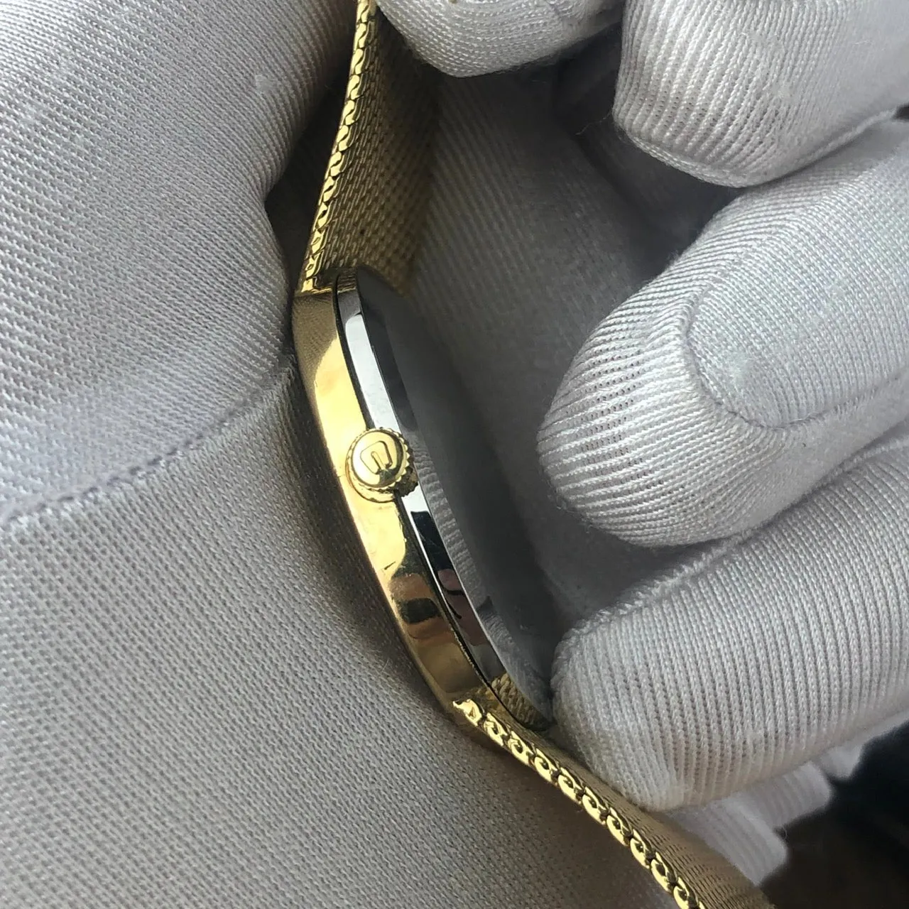 UNIVERSAL GENÈVE MICROTOR GILT SHADOW AUTOMATIC 10 MICRONS GOLD PLATING REF. 566051