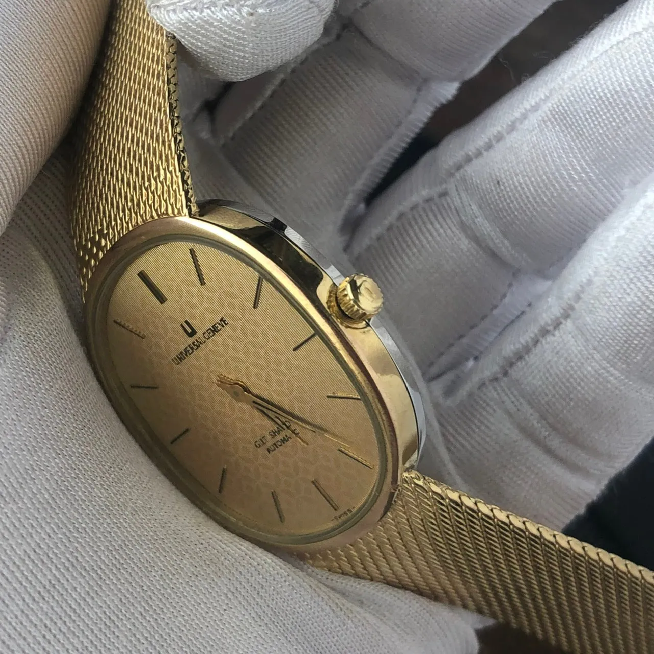 UNIVERSAL GENÈVE MICROTOR GILT SHADOW AUTOMATIC 10 MICRONS GOLD PLATING REF. 566051