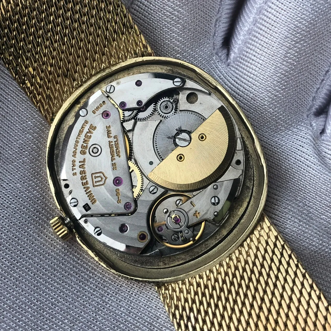 UNIVERSAL GENÈVE MICROTOR GILT SHADOW AUTOMATIC 10 MICRONS GOLD PLATING REF. 566051