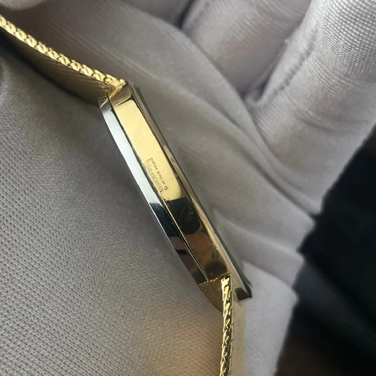 UNIVERSAL GENÈVE MICROTOR GILT SHADOW AUTOMATIC 10 MICRONS GOLD PLATING REF. 566051