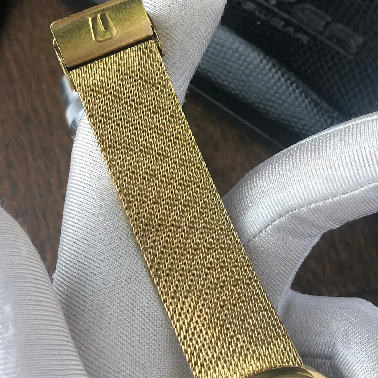 UNIVERSAL GENÈVE MICROTOR GILT SHADOW AUTOMATIC 10 MICRONS GOLD PLATING REF. 566051