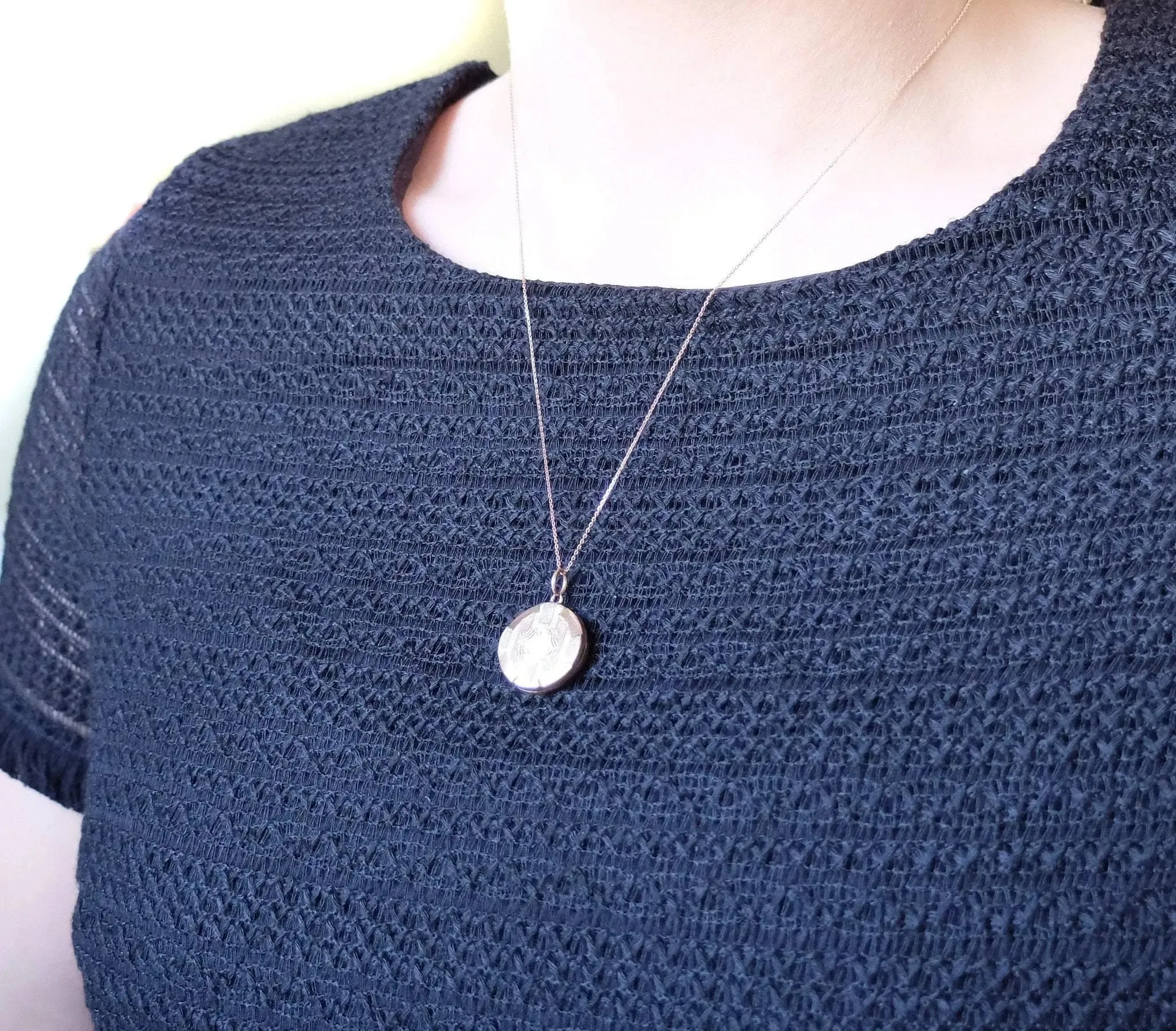 Victorian (1837-1901) Antique Rose Gold Round Locket